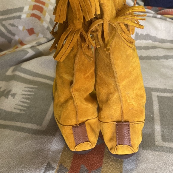 GORGEOUS new tall moccasins - Picture 3 of 9